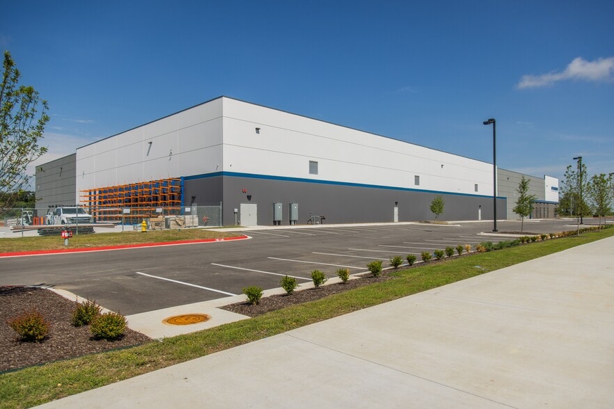 Oakwood & Dixieland Rd, Lowell, AR à louer - Photo du bâtiment - Image 3 de 14