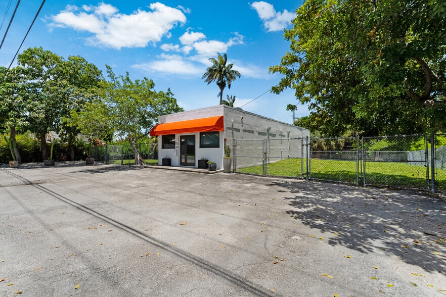 126 NE 1st Ave, Dania Beach, FL for sale - Building Photo - Image 3 of 27