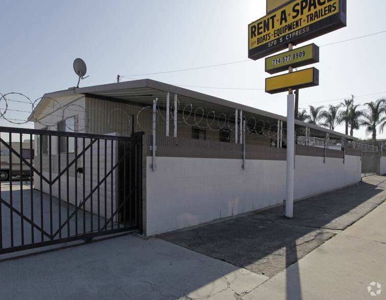 570 S Cypress St, La Habra, CA for lease - Building Photo - Image 3 of 12