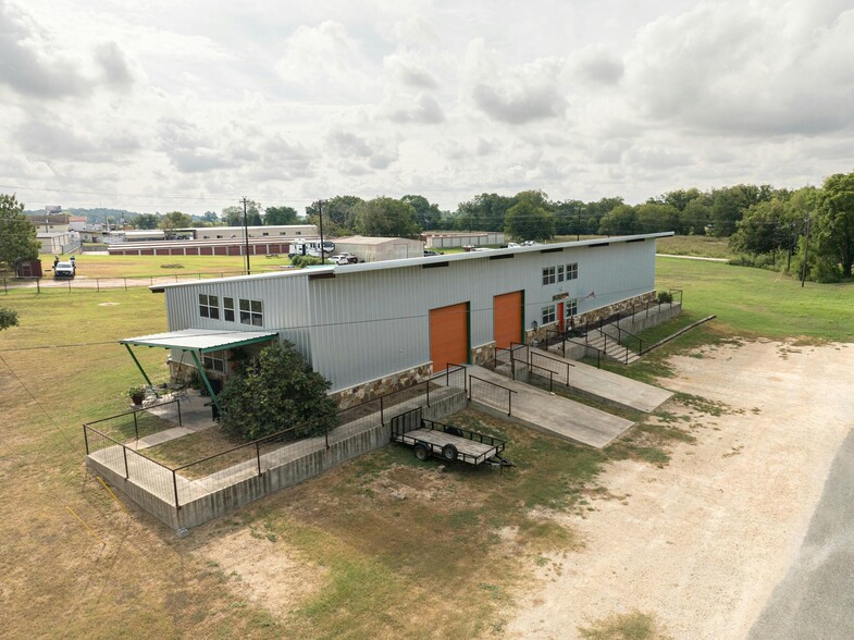 115 Norma Jean Blvd, Smithville, TX à vendre - Photo principale - Image 1 de 20