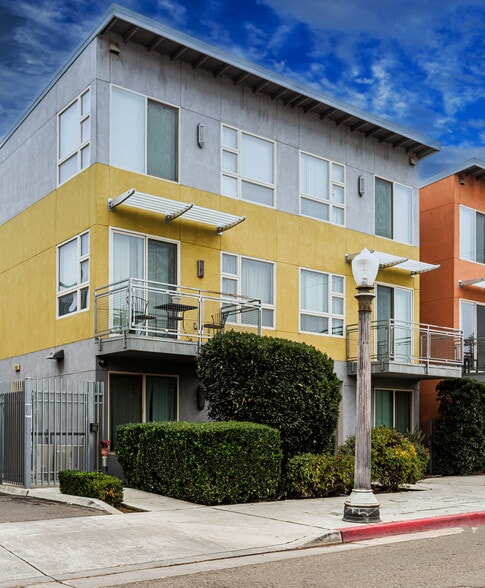 1759 Fulton St, Fresno, CA à vendre - Photo du bâtiment - Image 2 de 35