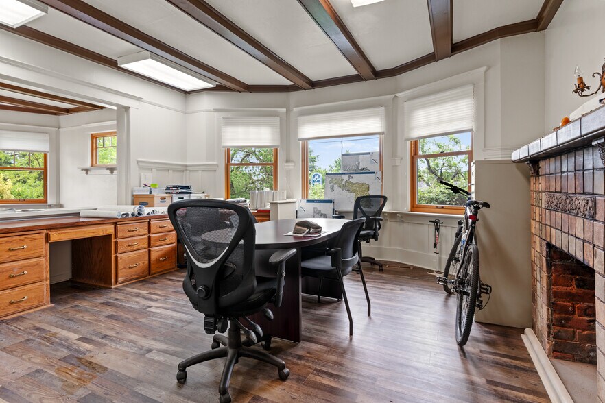 660 N State St, Ukiah, CA à vendre - Photo intérieure - Image 3 de 19