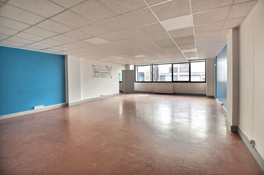 37-39 Rue Saint-Sébastien, Paris for lease - Building Photo - Image 1 of 9