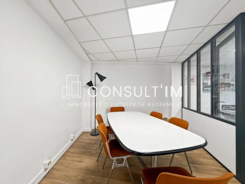 Boulevard Des Batignolles, Paris for lease - Building Photo - Image 2 of 6