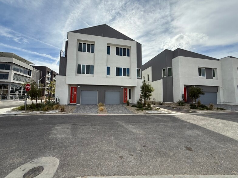 8629 Ensworth St, Las Vegas, NV for sale - Primary Photo - Image 1 of 5