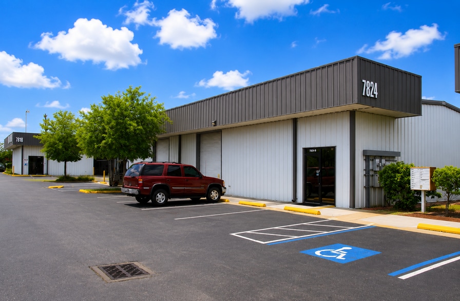7818 Causeway Blvd, Tampa, FL for lease - Building Photo - Image 3 of 7