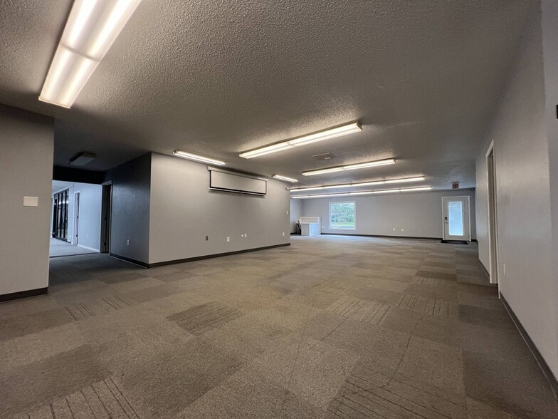 1910 Indian Wood Cir, Maumee, OH for lease - Building Photo - Image 2 of 13