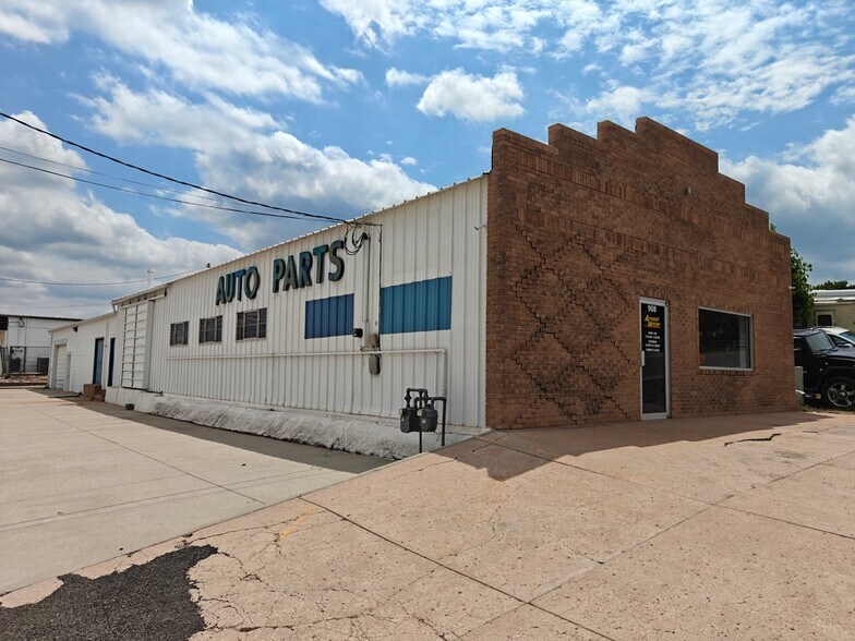 908 W C St, McCook, NE à vendre - Photo du bâtiment - Image 1 de 23