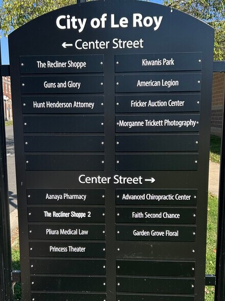 202 E Center St, Le Roy, IL à louer - Photo du bâtiment - Image 3 de 3