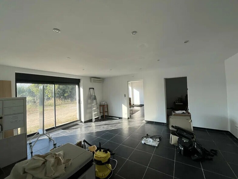 Office in Nîmes for lease - Interior Photo - Image 3 of 9