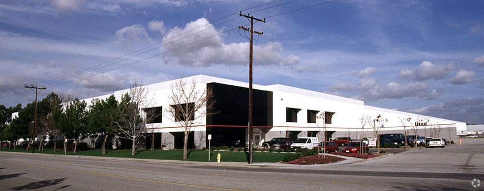 15614-15620 Shoemaker Ave, Santa Fe Springs, CA à louer - Photo du bâtiment - Image 3 de 11