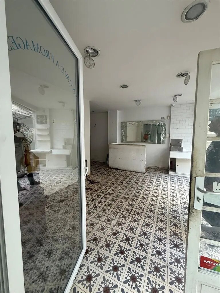 Commerce de détail dans Saint-Mandé à louer Photo du bâtiment- Image 1 de 7