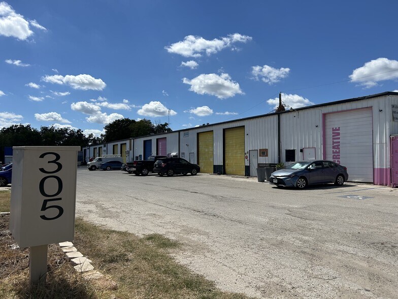 305 E Saint Elmo Rd, Austin, TX à vendre - Photo du bâtiment - Image 2 de 2