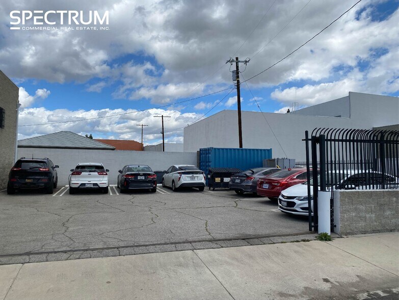 7002 Sophia Ave, Van Nuys, CA à louer - Photo du bâtiment - Image 3 de 18