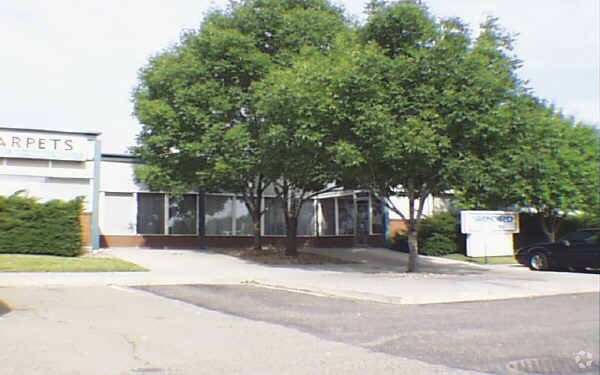 1729 S Wadsworth Blvd, Lakewood, CO à louer - Photo du bâtiment - Image 3 de 11