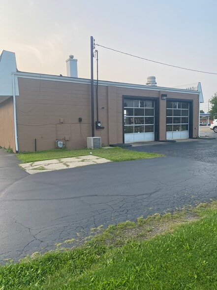 4596 Old Troy Pike, Riverside, OH à vendre - Photo du bâtiment - Image 2 de 7