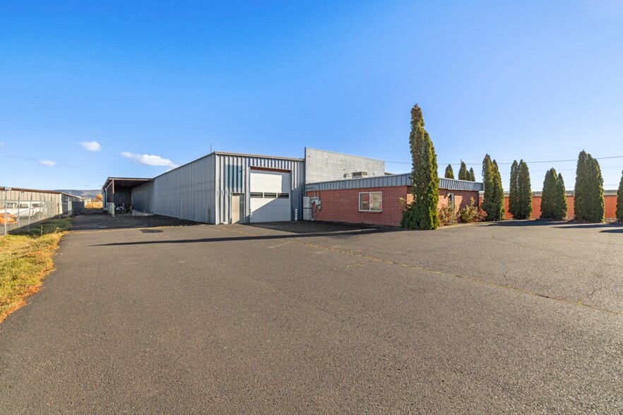 3735 Washburn Way, Klamath Falls, OR for lease - Building Photo - Image 2 of 51