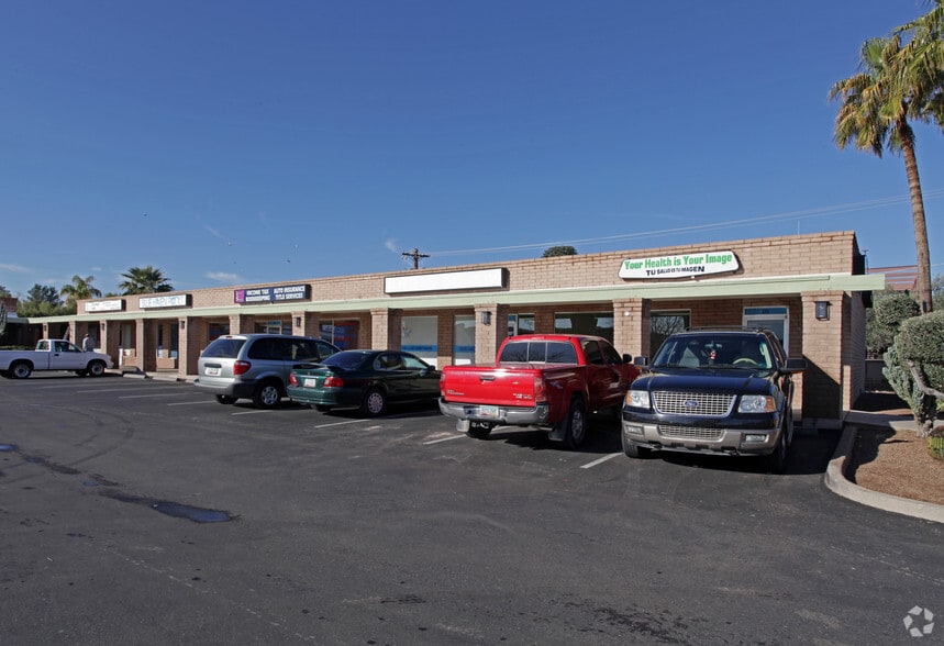 1015 W Prince Rd, Tucson, AZ for lease - Primary Photo - Image 1 of 5