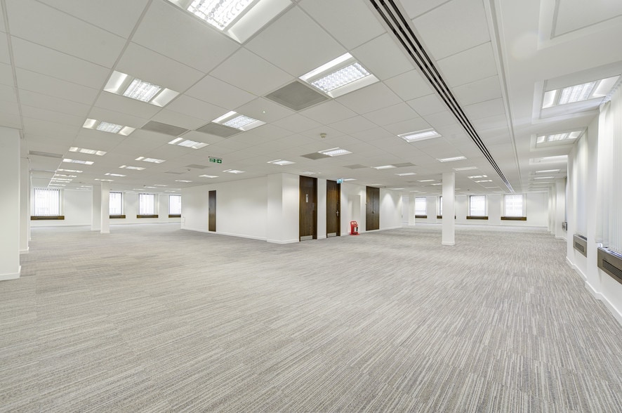 60 Buckingham Palace Rd, London for lease - Interior Photo - Image 2 of 7