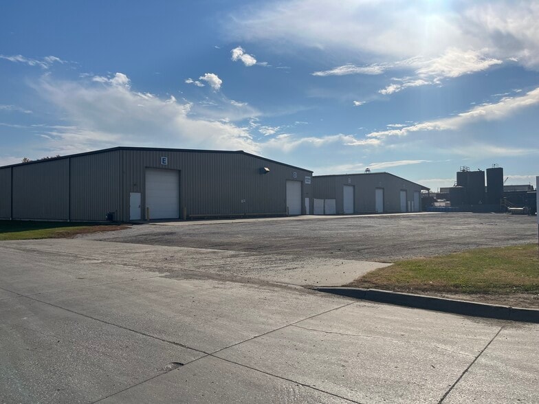 1305 1st St, Rock Island, IL for lease - Building Photo - Image 2 of 3