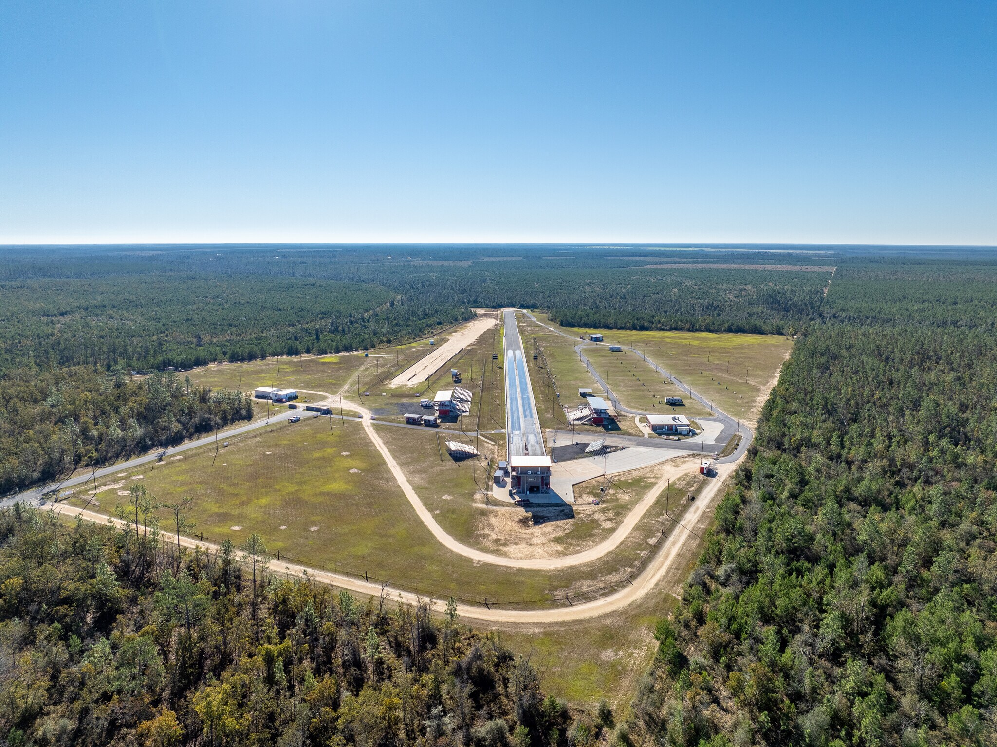 21281 NW Apache Rd, Fountain, FL à vendre Photo du bâtiment- Image 1 de 8