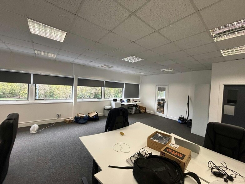 7-25 Fairfield Pl, East Kilbride for sale - Building Photo - Image 3 of 5