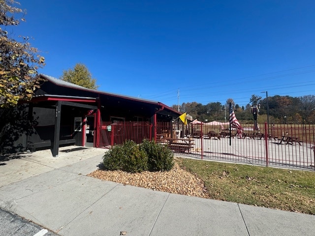 1448 Winnfield Dunn Pky, Sevierville, TN à vendre - Photo du bâtiment - Image 2 de 9