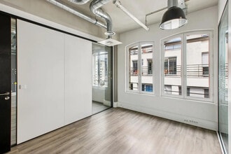 10 Rue Chaptal, Paris à louer Photo du bâtiment- Image 2 de 2