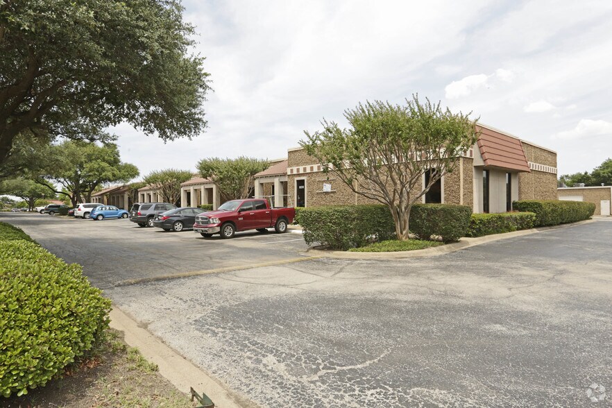 820-876 N Glenville Dr, Richardson, TX à louer - Photo principale - Image 1 de 11