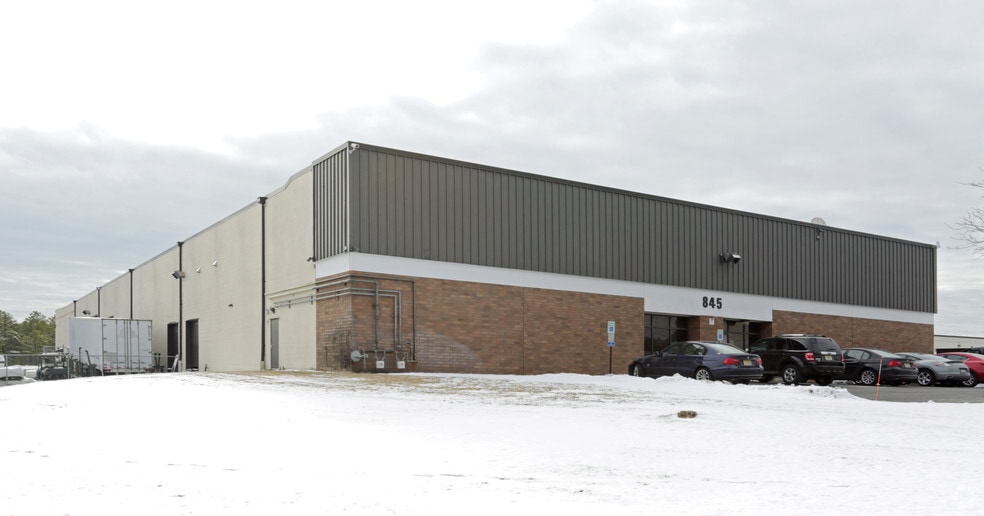 845 Towbin Ave, Lakewood, NJ à louer - Photo principale - Image 1 de 4