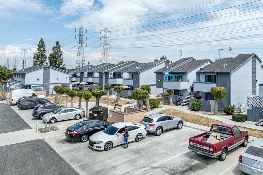 7124 Somerset Blvd, Paramount, CA for sale - Building Photo - Image 2 of 8