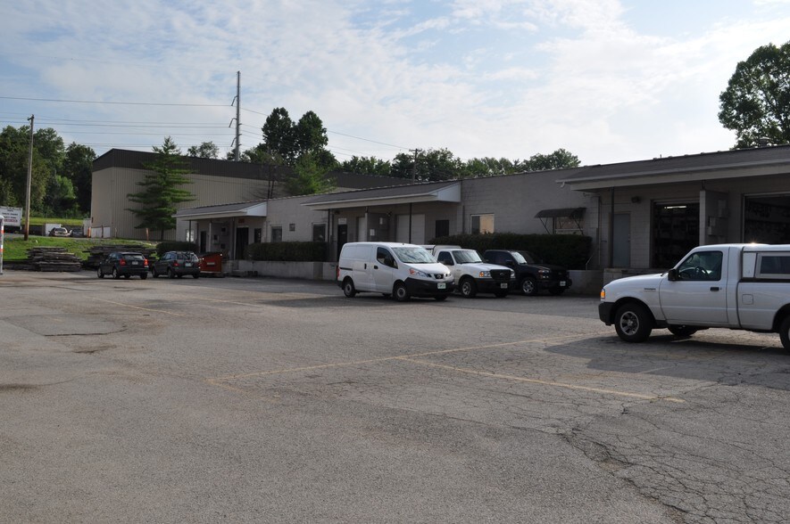 9410-9450 Watson Industrial Park Dr, Crestwood, MO à vendre - Photo du bâtiment - Image 3 de 8