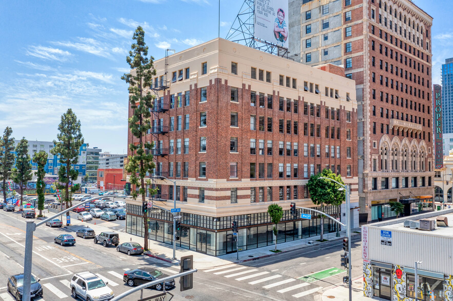 110 W 11th St, Los Angeles, CA à louer - Photo du bâtiment - Image 1 de 10