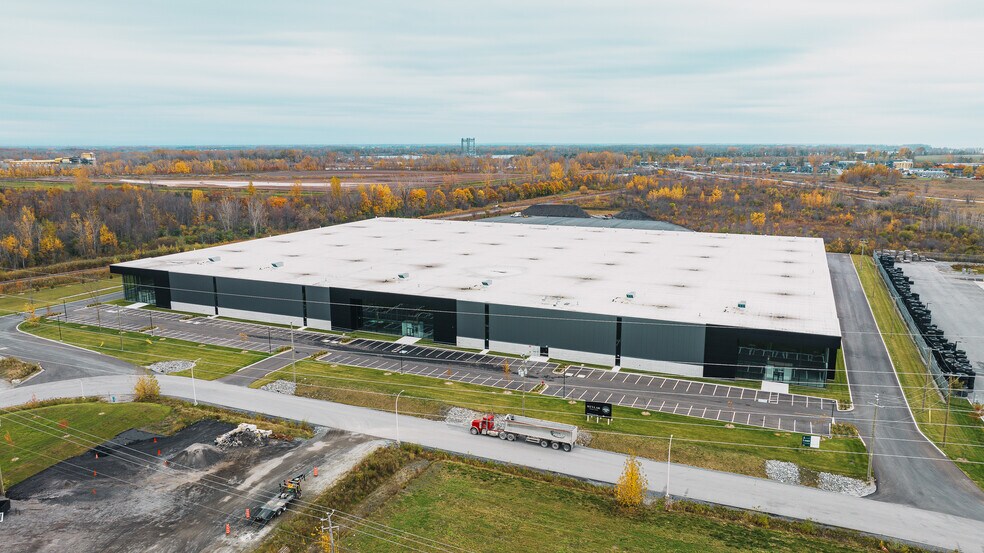 2000 Crois Joseph-Armand-Bombardier, Salaberry-de-valleyfield, QC for lease - Building Photo - Image 2 of 7