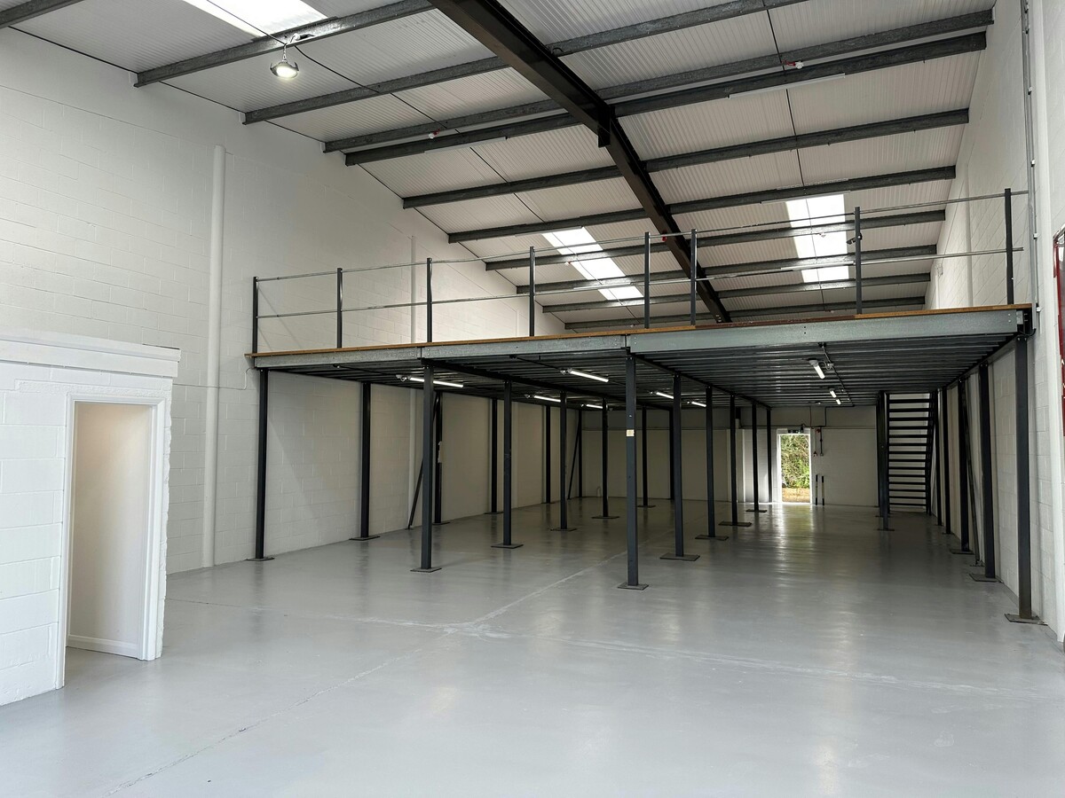 Ardglen Rd, Whitchurch, HAM RG28 7BB - Unit Unit 2 -  - Interior Photo - Image 1 of 2