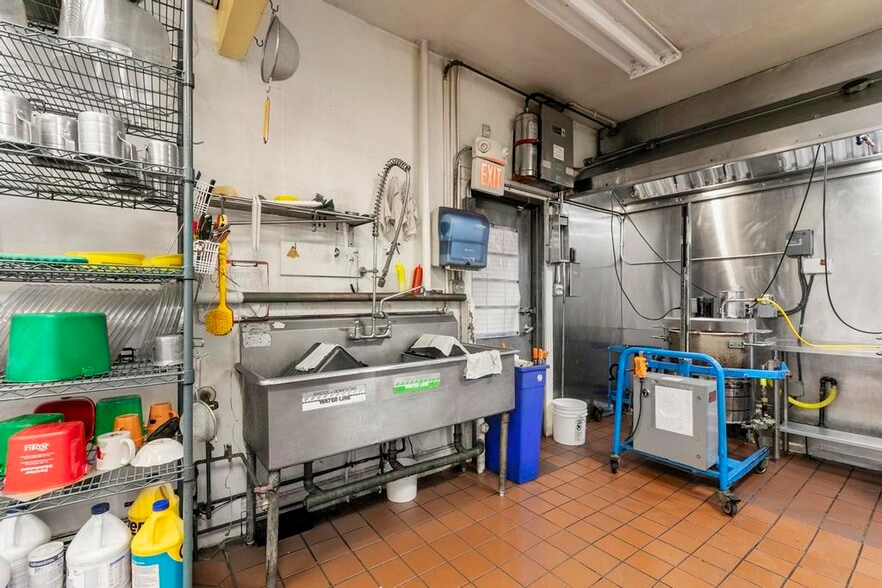 202 Neponset Valley Pky, Hyde Park, MA for sale - Building Photo - Image 3 of 9