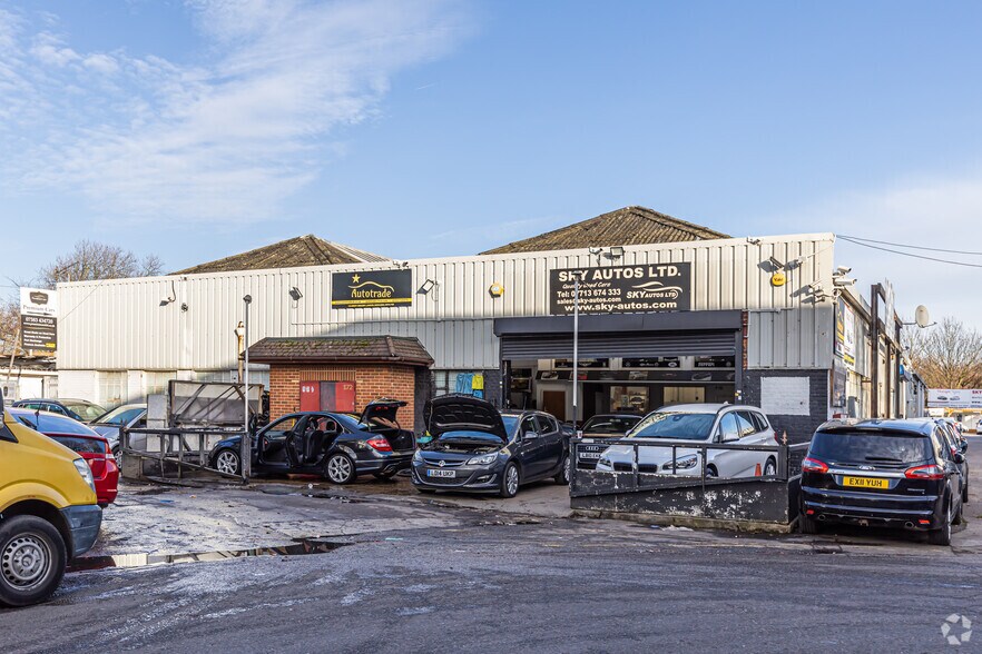 172-174 Brent Cres, London for lease - Building Photo - Image 2 of 4