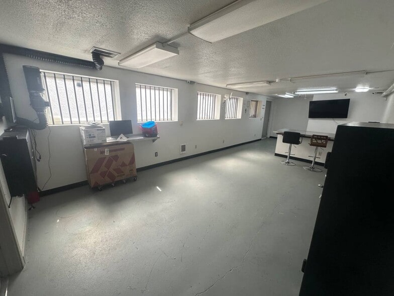 8700 SW Barbur Ct, Portland, OR for lease - Building Photo - Image 3 of 7