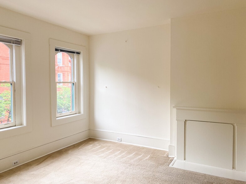 1808 Saint Paul St, Baltimore, MD for sale - Interior Photo - Image 2 of 7