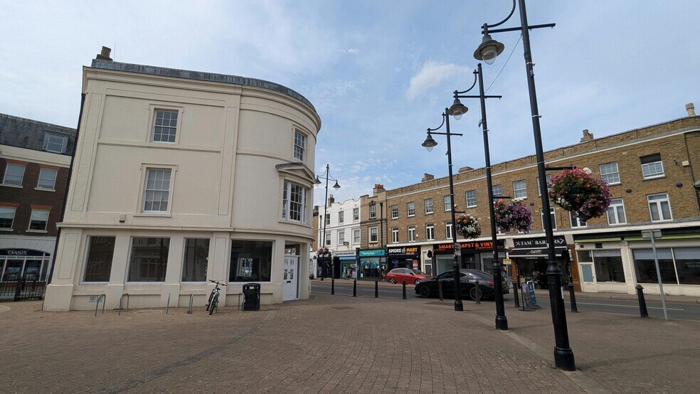 2 Clarence St, Staines à louer - Photo du bâtiment - Image 3 de 8