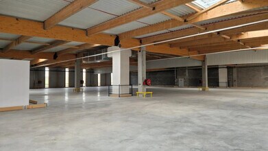 Industrial in Lyon for lease Interior Photo- Image 2 of 7