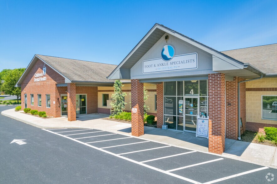 4 Flowers Dr, Mechanicsburg, PA for lease - Building Photo - Image 2 of 4