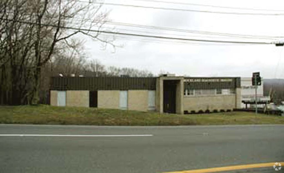 260 N Route 303, West Nyack, NY à louer - Photo principale - Image 1 de 1