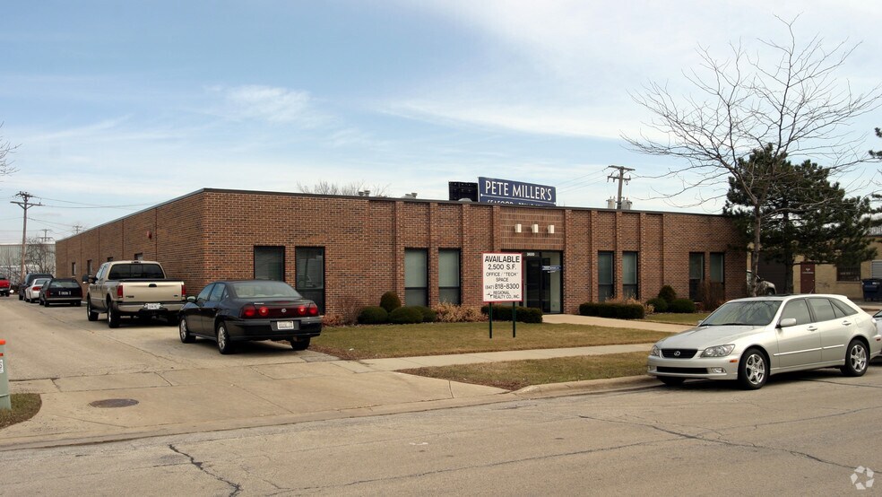 3620 Edison Pl, Rolling Meadows, IL à louer - Photo du bâtiment - Image 2 de 5