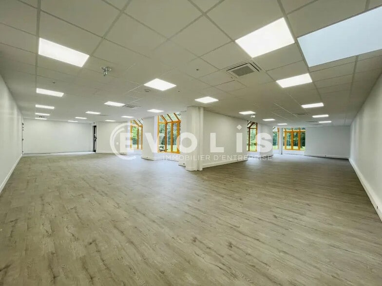 Bureau dans Croissy-Beaubourg à louer - Photo intérieure - Image 2 de 10