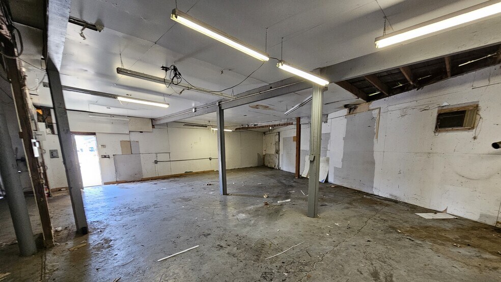 1310 Elm Pl, Kelso, WA à vendre - Photo du bâtiment - Image 2 de 10