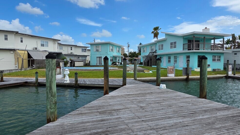 627 Bay Esplanade, Clearwater, FL à vendre - Photo du bâtiment - Image 2 de 10
