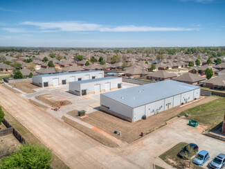 Plus de détails pour 220 N Chisholm Trail Way, Mustang, OK - Industriel à vendre