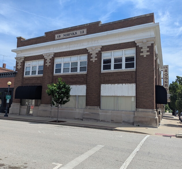 701 Monroe Ave, Charleston, IL for sale - Building Photo - Image 2 of 9