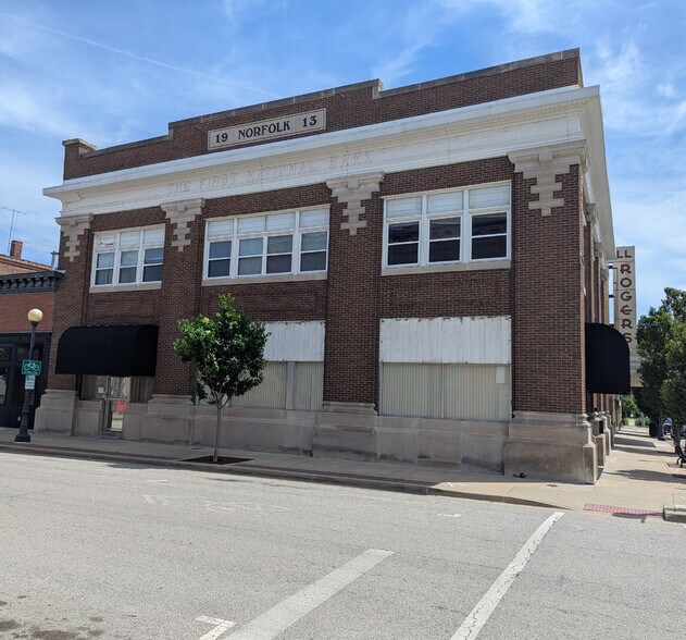 701 Monroe Ave, Charleston, IL à vendre - Photo du bâtiment - Image 2 de 9